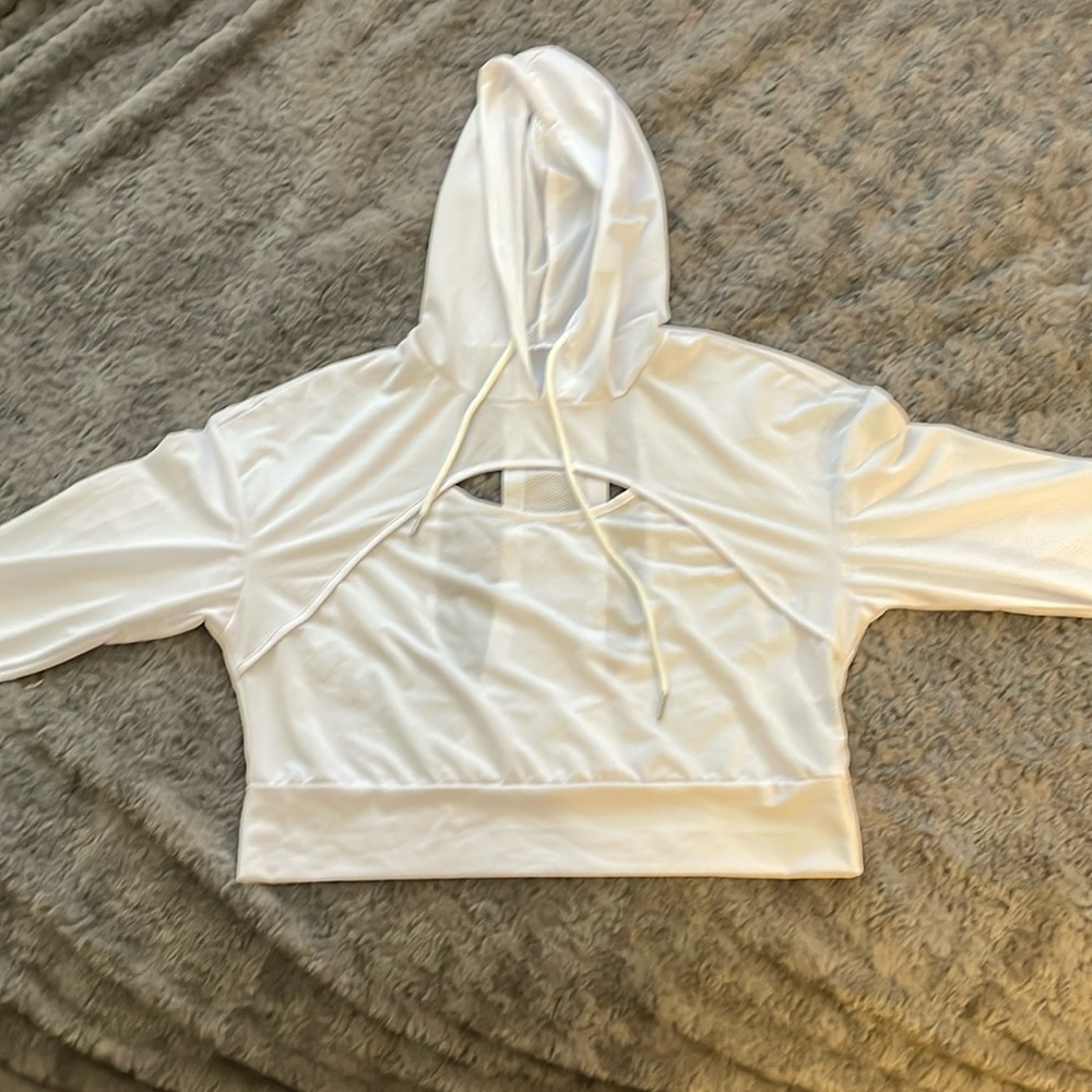 Mid drift cut out top